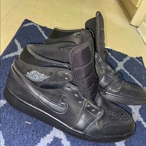 All black Jordan 1